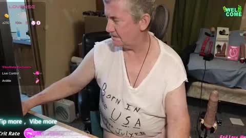 Snapshot of oldnewfun chatting on 10.12.25 oldnewfun online show from 10.12.25