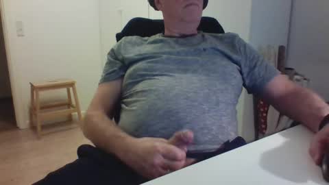 Snapshot of oldth chatting on 12.29.24 oldth online show from 12.29.24