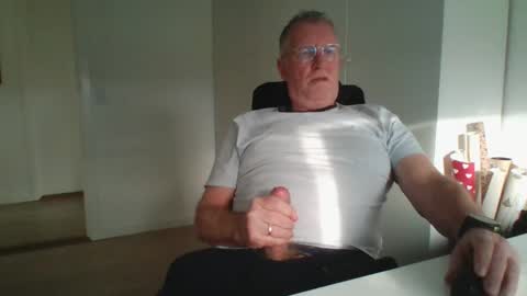 Snapshot of oldth chatting on 01.09.25 oldth online show from 01.09.25