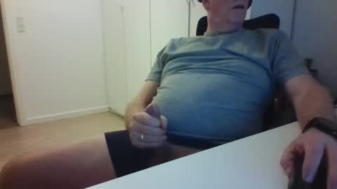 Snapshot of oldth chatting on 02.10.25 oldth online show from 02.10.25