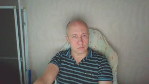 Snapshot of oleg365 chatting on 12.22.24 figaro online show from 12.22.24