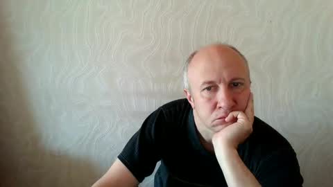 Snapshot of oleg365 chatting on 10.04.25 figaro online show from 10.04.25
