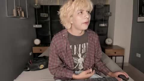 Snapshot of oliiverr22 chatting on 11.11.25 oliiverr22 online show from 11.11.25