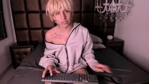 Snapshot of oliiverr22 chatting on 11.15.25 oliiverr22 online show from 11.15.25