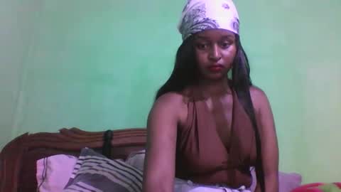 olinah610 online show from 10.31.25