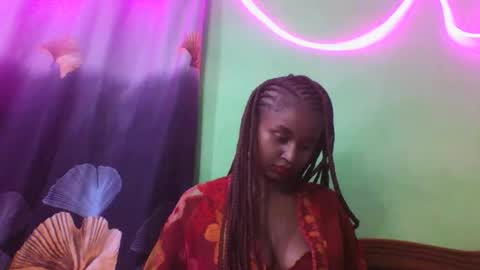 olinah610 online show from 12.16.25