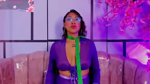 Snapshot of olivejoness_ chatting on 09.16.25 olive online show from 09.16.25