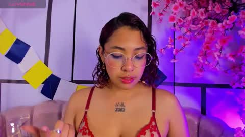 Snapshot of olivejoness_ chatting on 10.01.25 olive online show from 10.01.25