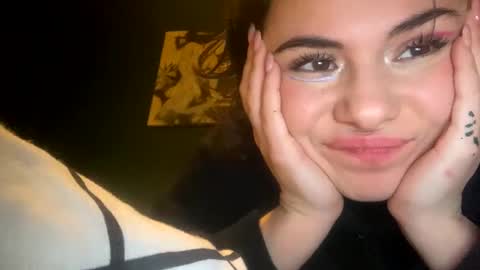 Snapshot of olivepeach chatting on 12.22.24 Oil online show from 12.22.24