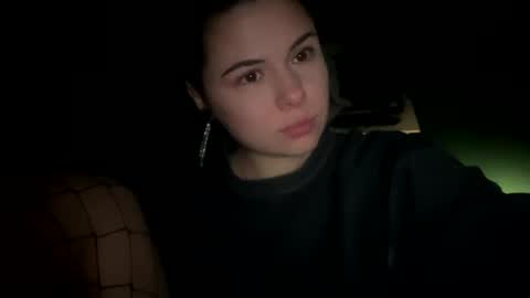 Snapshot of olivepeach chatting on 01.08.25 Oil online show from 01.08.25