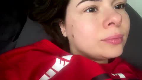 Snapshot of olivepeach chatting on 02.14.25 Oil online show from 02.14.25