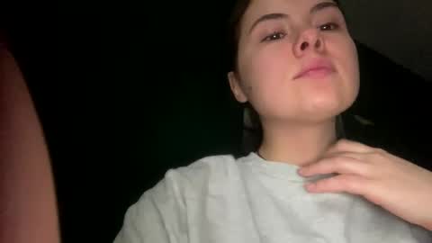 Snapshot of olivepeach chatting on 10.10.25 Oil online show from 10.10.25