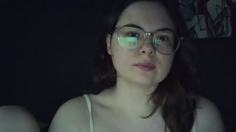 Snapshot of olivepeach chatting on 06.19.26 Oil online show from 06.19.26