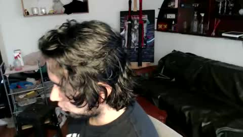 Snapshot of oliver_laid_2023 chatting on 10.27.25 oliver_laid_2023 online show from 10.27.25