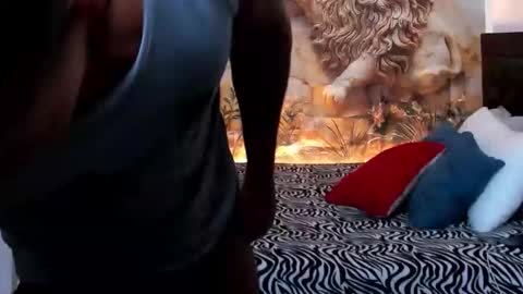 Snapshot of oliver_tommy chatting on 09.28.25 oliver_tommy online show from 09.28.25