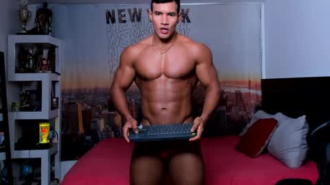 Snapshot of oliver_tommy chatting on 10.13.25 oliver_tommy online show from 10.13.25