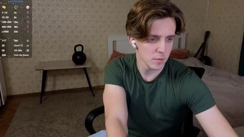 Snapshot of oliver_travis chatting on 12.08.24 Oliver Evans online show from 12.08.24