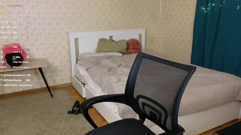 Snapshot of oliver_travis chatting on 12.22.24 Oliver Evans online show from 12.22.24