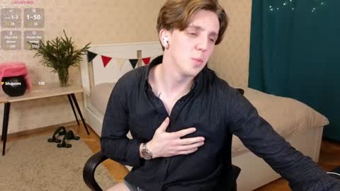 Snapshot of oliver_travis chatting on 01.04.25 Oliver Evans online show from 01.04.25