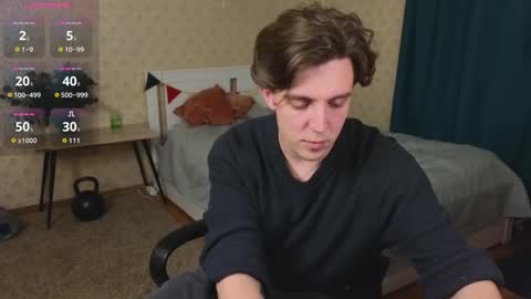 Snapshot of oliver_travis chatting on 10.09.25 Oliver Evans online show from 10.09.25