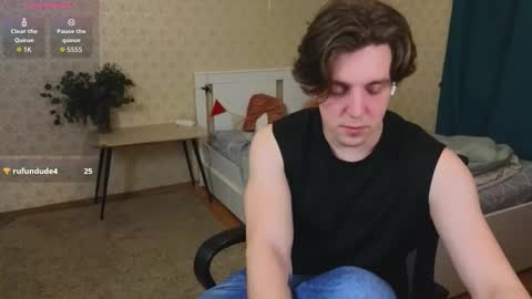 Snapshot of oliver_travis chatting on 11.06.25 Oliver Evans online show from 11.06.25