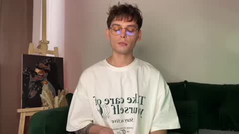 Snapshot of oliverlawrence chatting on 06.27.26 oliverlawrence online show from 06.27.26