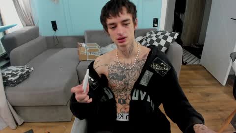 Snapshot of oliverrgroove chatting on 12.02.24 oliverrgroove online show from 12.02.24