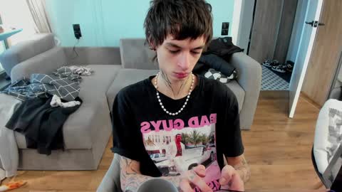 Snapshot of oliverrgroove chatting on 12.04.24 oliverrgroove online show from 12.04.24