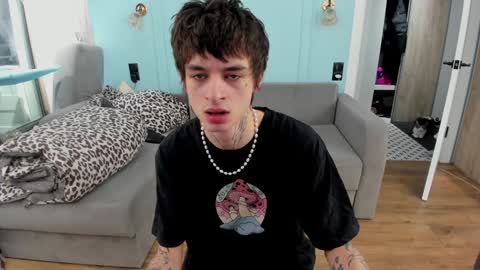 Snapshot of oliverrgroove chatting on 12.25.24 oliverrgroove online show from 12.25.24