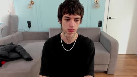 Snapshot of oliverrgroove chatting on 12.27.24 oliverrgroove online show from 12.27.24