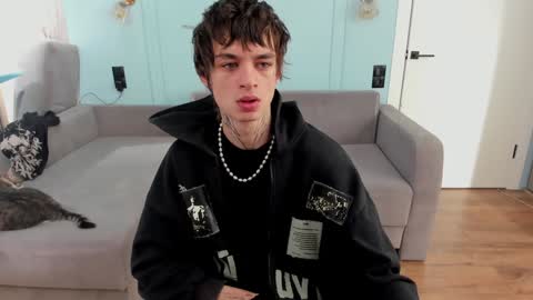 Snapshot of oliverrgroove chatting on 12.28.24 oliverrgroove online show from 12.28.24