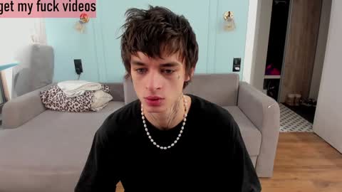 Snapshot of oliverrgroove chatting on 12.30.24 oliverrgroove online show from 12.30.24