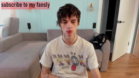 Snapshot of oliverrgroove chatting on 12.31.24 oliverrgroove online show from 12.31.24