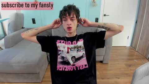 Snapshot of oliverrgroove chatting on 01.10.25 oliverrgroove online show from 01.10.25