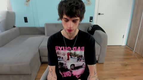 Snapshot of oliverrgroove chatting on 01.12.25 oliverrgroove online show from 01.12.25