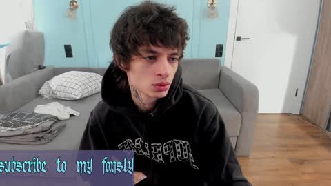 Snapshot of oliverrgroove chatting on 01.16.25 oliverrgroove online show from 01.16.25