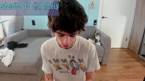 Snapshot of oliverrgroove chatting on 01.17.25 oliverrgroove online show from 01.17.25