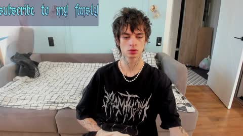 Snapshot of oliverrgroove chatting on 01.20.25 oliverrgroove online show from 01.20.25