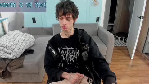 Snapshot of oliverrgroove chatting on 01.22.25 oliverrgroove online show from 01.22.25