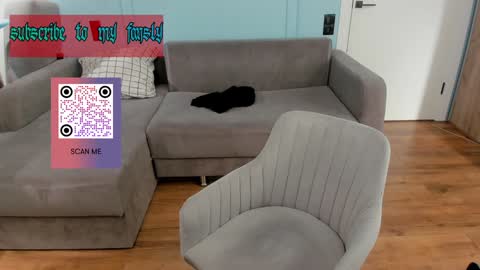 Snapshot of oliverrgroove chatting on 01.28.25 oliverrgroove online show from 01.28.25