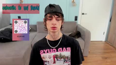 Snapshot of oliverrgroove chatting on 02.12.25 oliverrgroove online show from 02.12.25