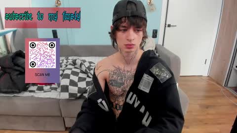 Snapshot of oliverrgroove chatting on 02.18.25 oliverrgroove online show from 02.18.25