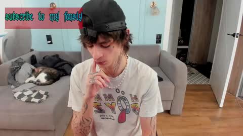 Snapshot of oliverrgroove chatting on 02.25.25 oliverrgroove online show from 02.25.25