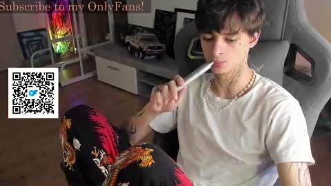 Snapshot of oliverrgroove chatting on 09.14.25 oliverrgroove online show from 09.14.25