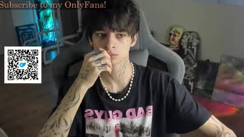 Snapshot of oliverrgroove chatting on 10.03.25 oliverrgroove online show from 10.03.25