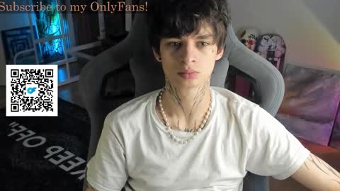 Snapshot of oliverrgroove chatting on 10.06.25 oliverrgroove online show from 10.06.25