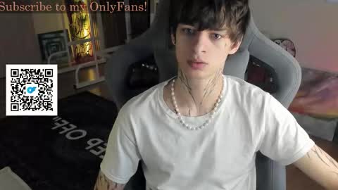 Snapshot of oliverrgroove chatting on 10.07.25 oliverrgroove online show from 10.07.25