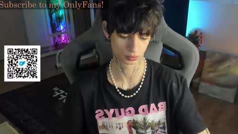 Snapshot of oliverrgroove chatting on 10.10.25 oliverrgroove online show from 10.10.25