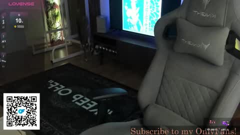 Snapshot of oliverrgroove chatting on 10.14.25 oliverrgroove online show from 10.14.25