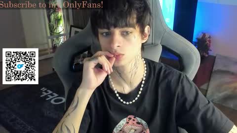 Snapshot of oliverrgroove chatting on 10.20.25 oliverrgroove online show from 10.20.25